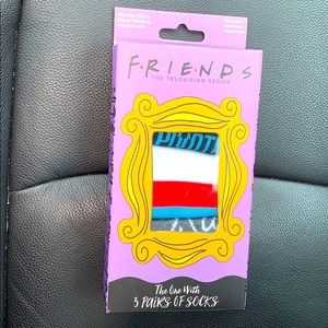 🧦 FRIENDS 3 PAIRS OF SOCKS 🧦